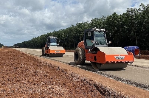 Giải quyết tình trạng thiếu đất san lấp ở cao tốc Phan Thiết-Dầu Giây